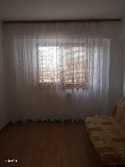 Apartament cu 3 camere decomandat în Obor