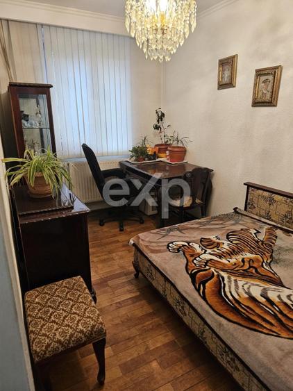 Apartament cu 3 camere semidecomandat, mobilat în Craiovei
