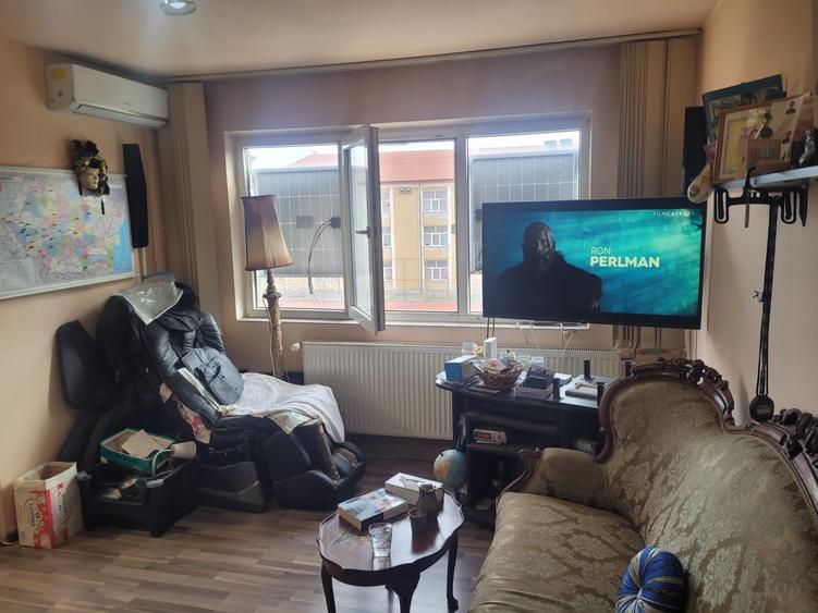 Apartament cu 3 camere decomandat, mobilat în Dacia
