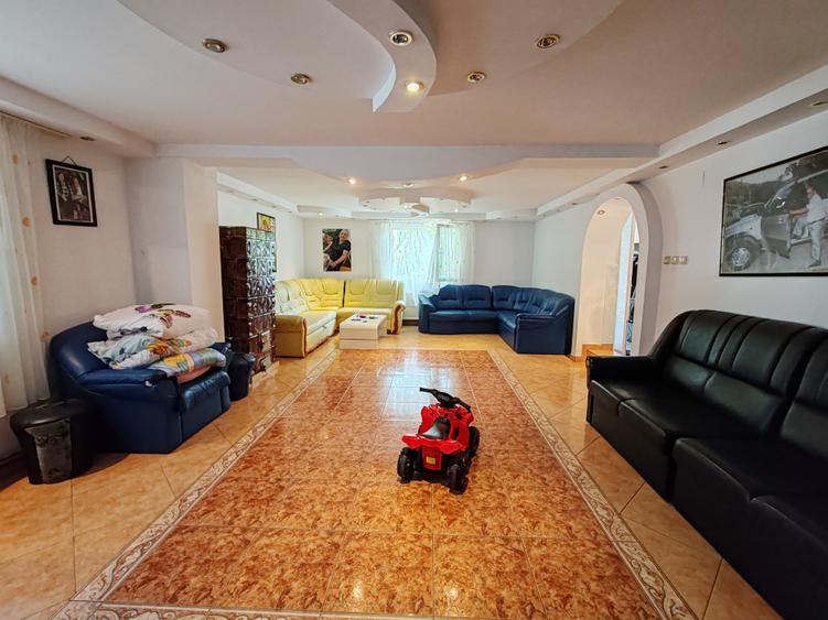 Apartament cu 6 camere decomandat, mobilat în Central