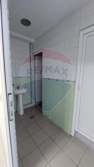 Spațiu comercial, de 880 mp, în Muntenii de Jos