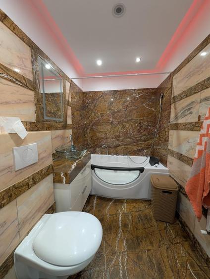 Apartament cu 3 camere semidecomandat în Florești
