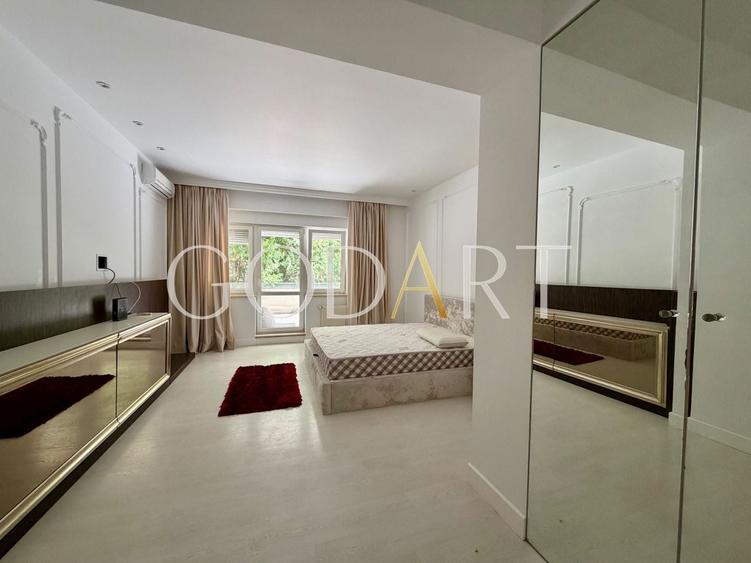 Apartament cu 5 camere semidecomandat, mobilat în Șoseaua Nordului
