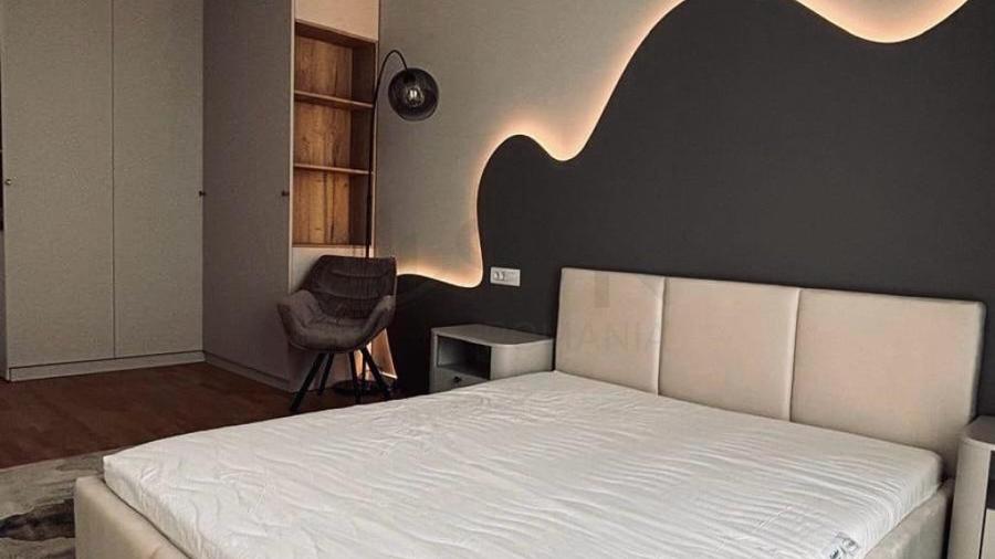 Apartament cu 3 camere semidecomandat în Băneasa