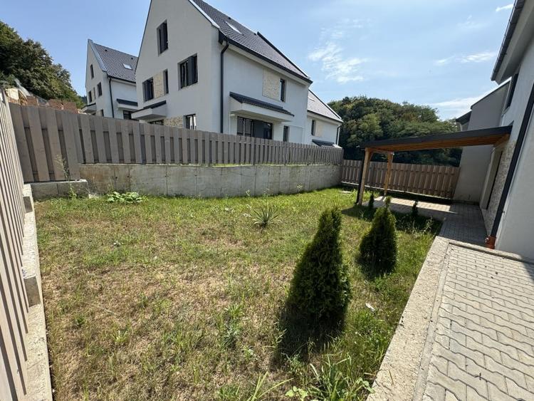 Duplex cu 6 camere cu Canalizare în Tăuți