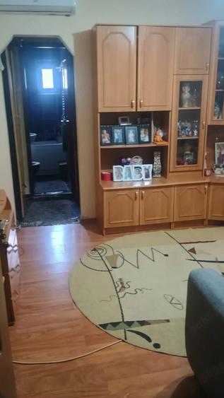 Apartament cu 2 camere semidecomandat în Craiovița Nouă