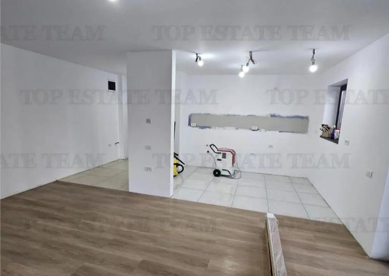 Apartament cu 3 camere semidecomandat în Rahova