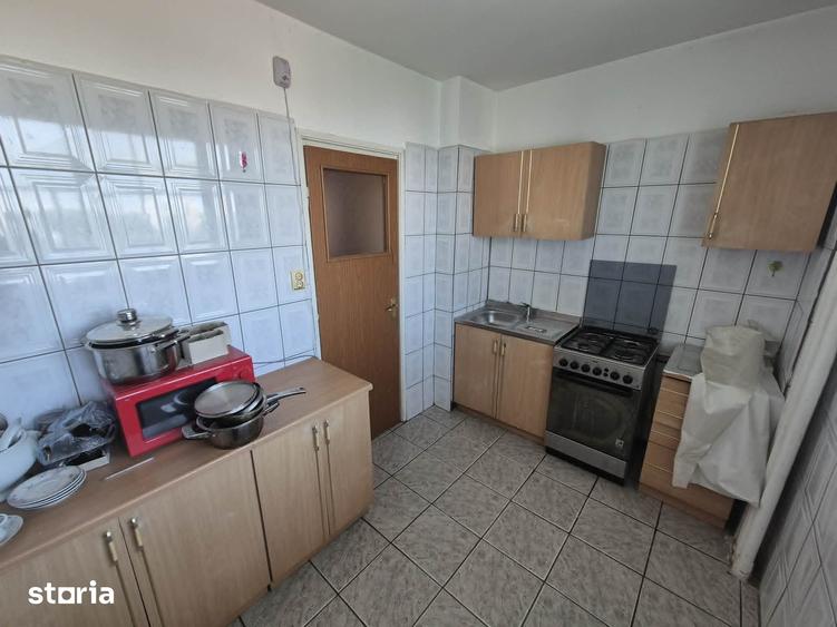 Apartament cu 3 camere semidecomandat în Titan — fotografia 1