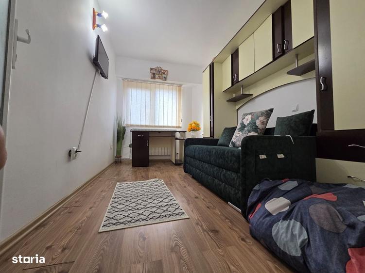Apartament cu 4 camere decomandat în E3