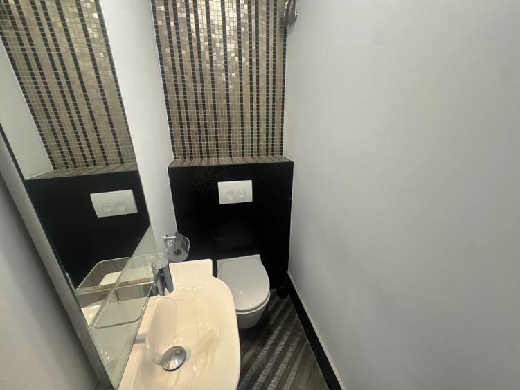 Apartament cu 4 camere decomandat, mobilat în Băneasa
