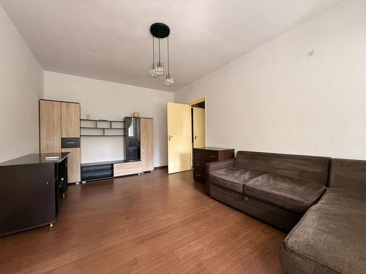 Apartament cu 2 camere semidecomandat, mobilat în 1 Mai