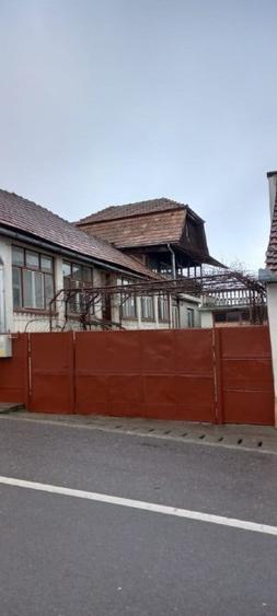 Casă cu 5 camere cu Teren 1000 Mp în Central