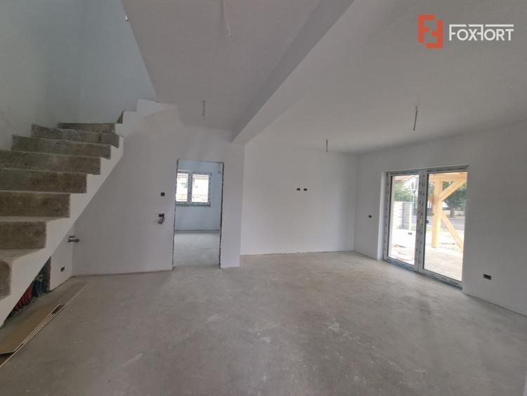 Duplex cu 4 camere cu Canalizare în Moșnița Nouă