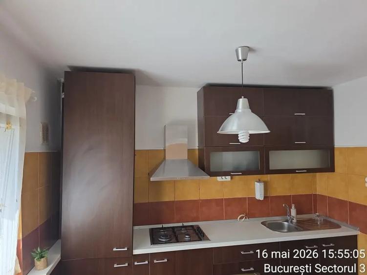 Apartament cu 3 camere decomandat în Vitan