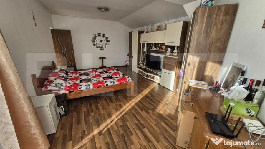 Casă cu 5 camere cu Teren 496 Mp în Cloșca
