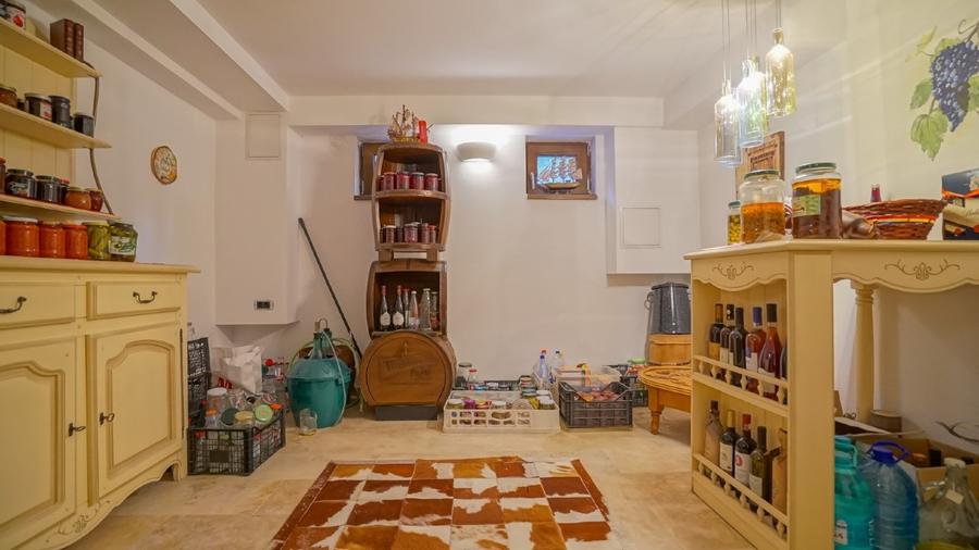 Casă individuală cu 10 camere cu Canalizare în Baciu