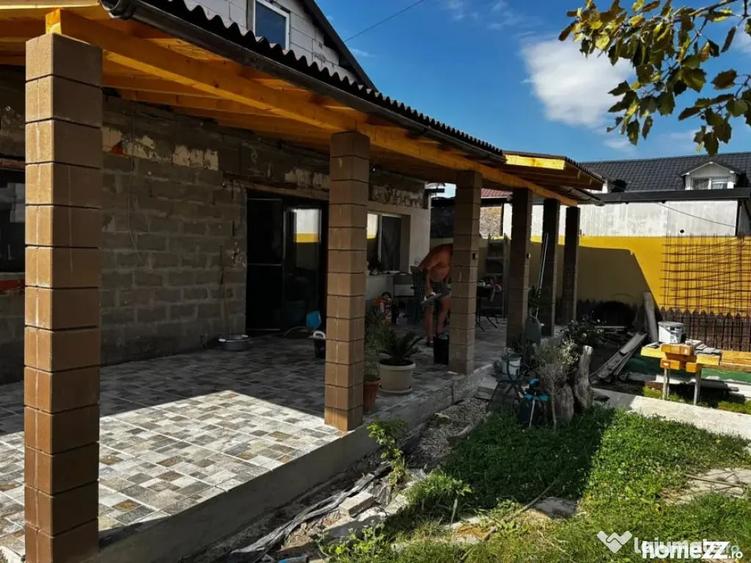 Casă cu 5 camere cu Teren 332 Mp în Central