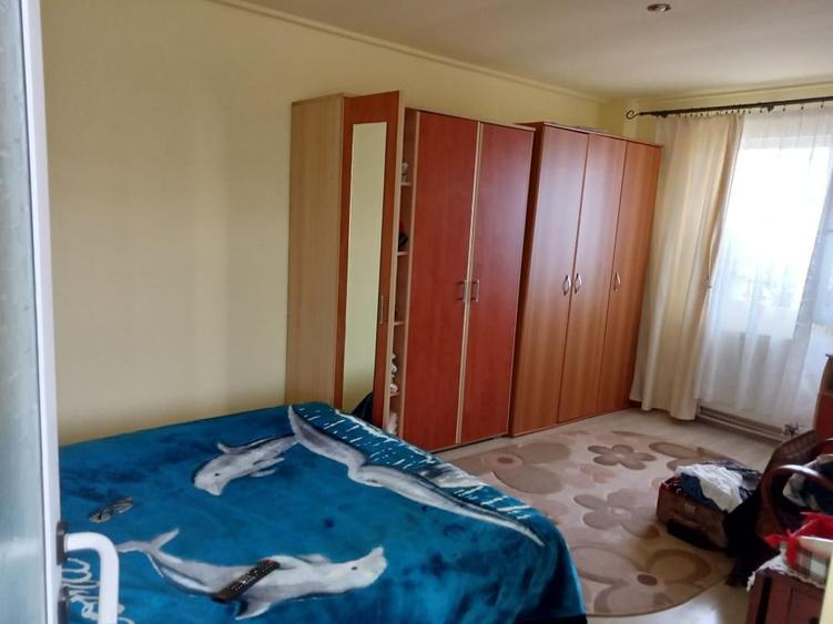 Casă individuală cu 4 camere cu Canalizare în Palazu Mare