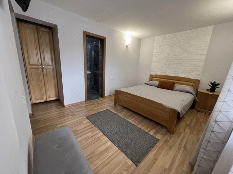 Casă cu 19 camere în Durău
