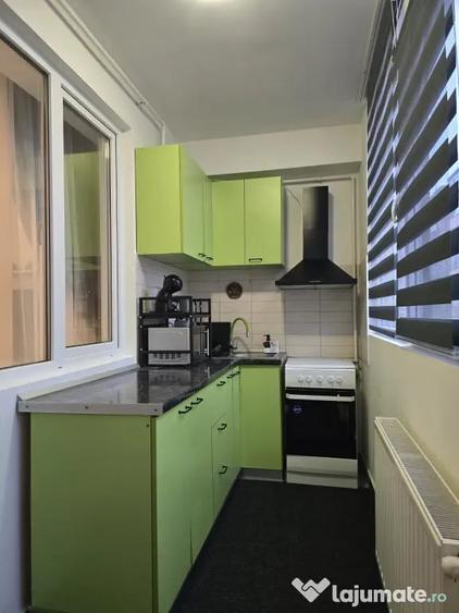 Apartament cu 2 camere decomandat în Roșu