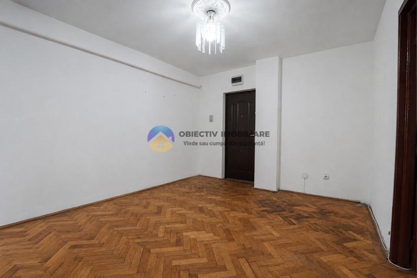 Apartament cu 3 camere semidecomandat în Mărăței