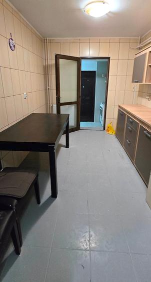 Apartament cu 3 camere decomandat în Galata