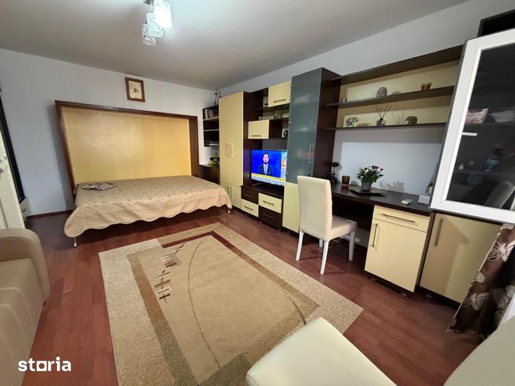 Garsonieră decomandată în Decebal