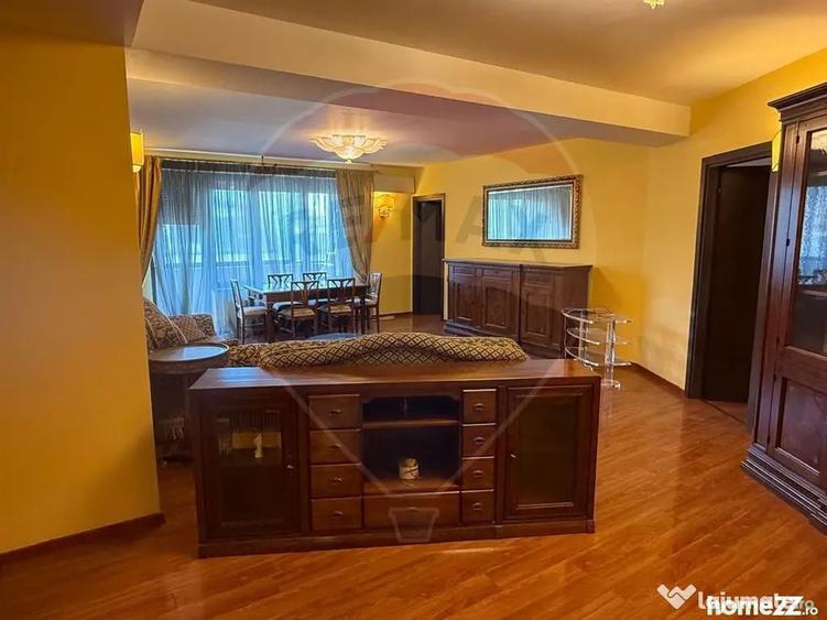 Apartament cu 4 camere semidecomandat în Nordului
