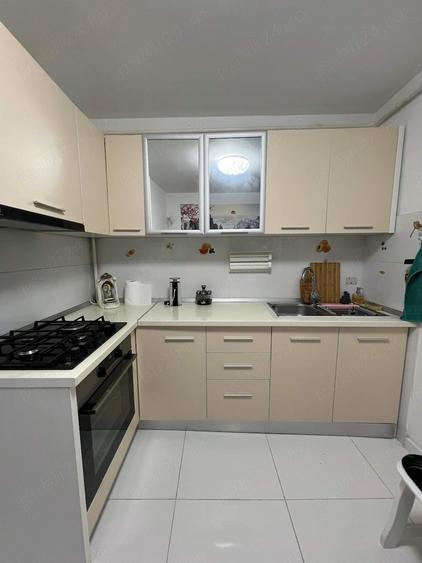 Apartament cu 3 camere decomandat, mobilat în Central