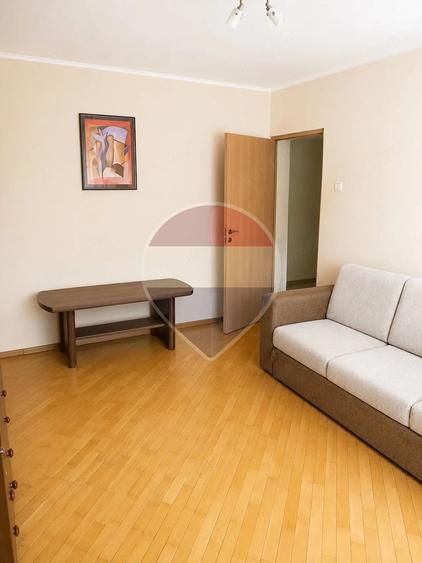 Apartament cu 3 camere decomandat în Păcurari