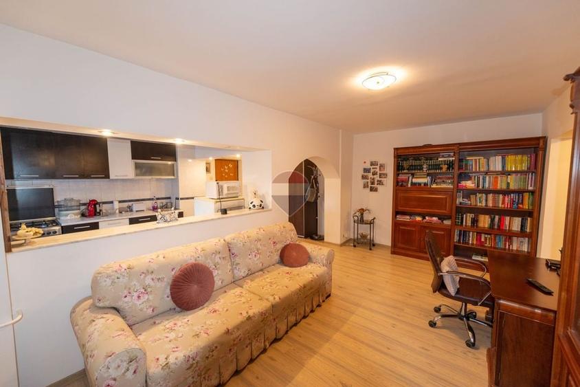 Apartament cu 2 camere semidecomandat, mobilat în Panduri