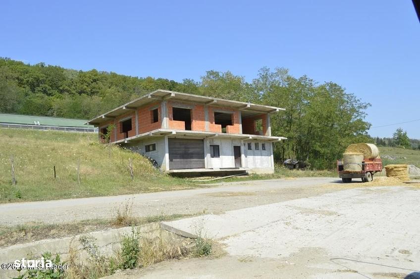 Spațiu comercial, de 1,887 mp, în Glâmbocel