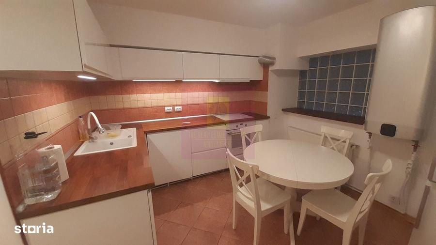 Apartament cu 3 camere în Romană