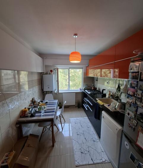 Apartament cu 3 camere decomandat în Brotăcei