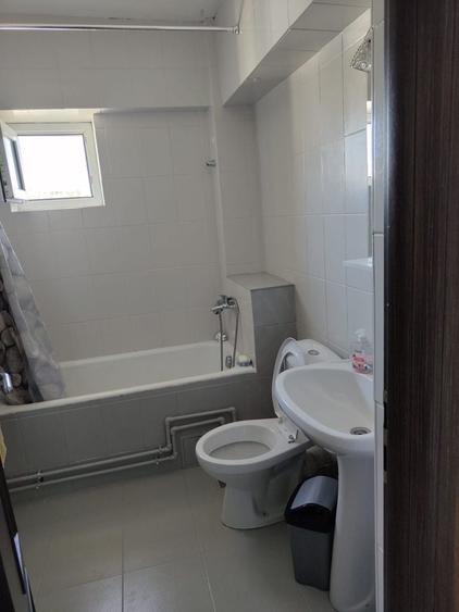 Apartament cu 3 camere decomandat în Capitol