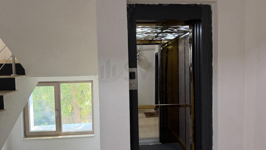 Apartament cu 4 camere semidecomandat în Iancului