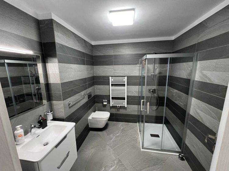 Apartament cu 3 camere semidecomandat, mobilat în Sud