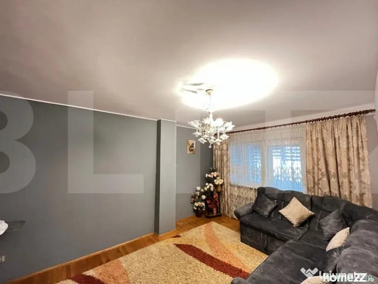 Apartament cu 3 camere decomandat în Central