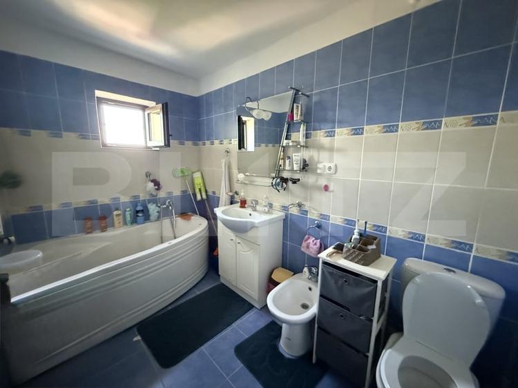 Apartament cu 3 camere decomandat, mobilat în Micro 16