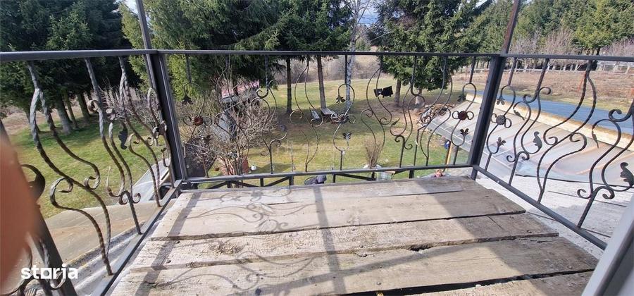 Casă cu 4 camere cu Teren 1400 Mp în Sud