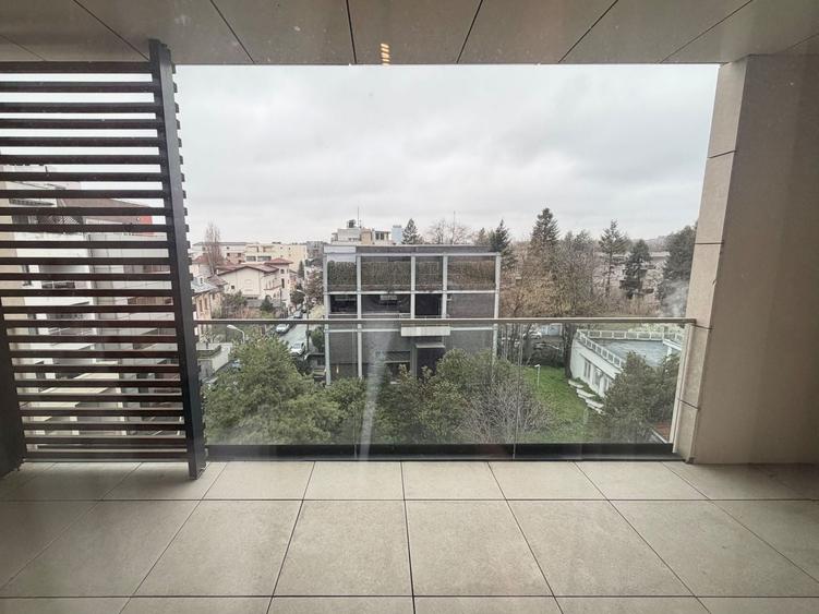 Apartament cu 4 camere decomandat în Aviatorilor