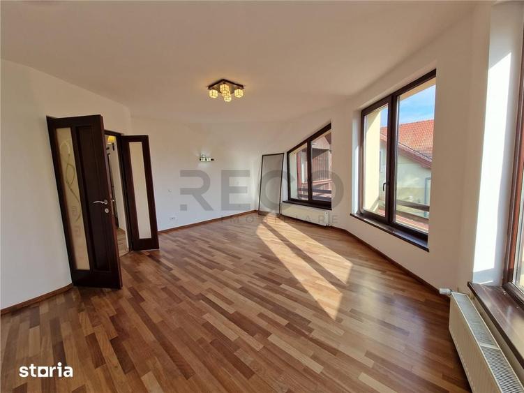 Casă cu 8 camere cu Teren 2756 Mp în Sântandrei