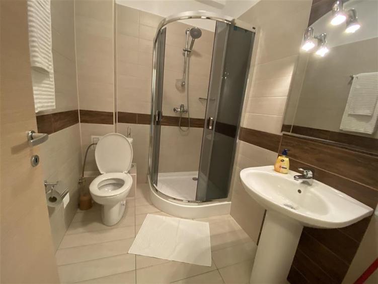 Apartament cu 3 camere decomandat, mobilat în Nordului
