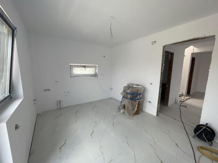 Casă cu 4 camere în Dragomirești-Deal