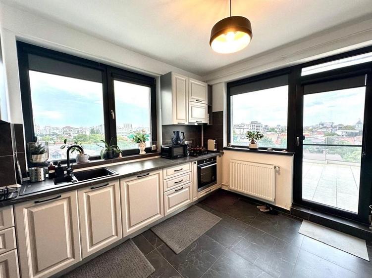 Apartament cu 3 camere semidecomandat în Matei Voievod