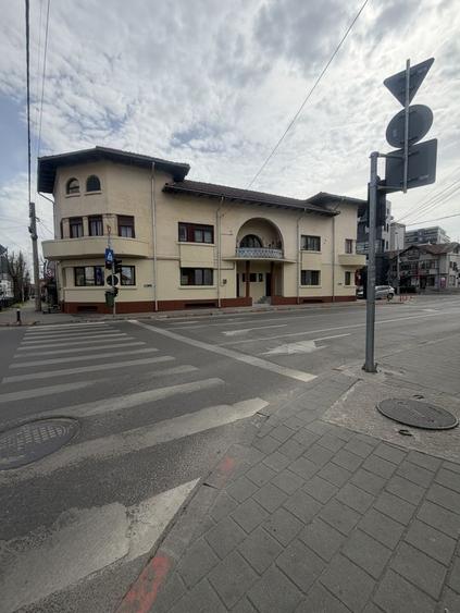 Casă individuală cu 5 camere cu Canalizare în Central