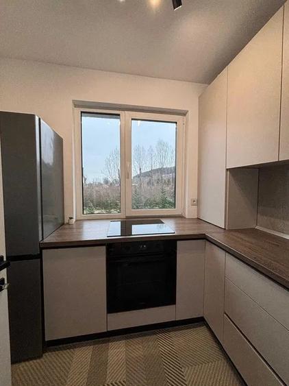 Apartament cu 2 camere semidecomandat, mobilat în Florești