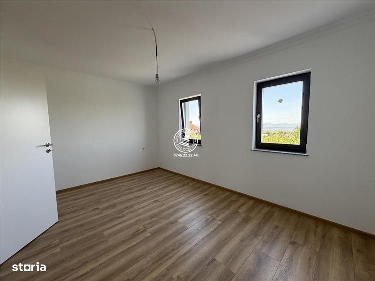 Casă cu 4 camere cu Teren 500 Mp în Bârnova