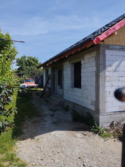 Casă cu Teren 560 Mp în Ghindeni