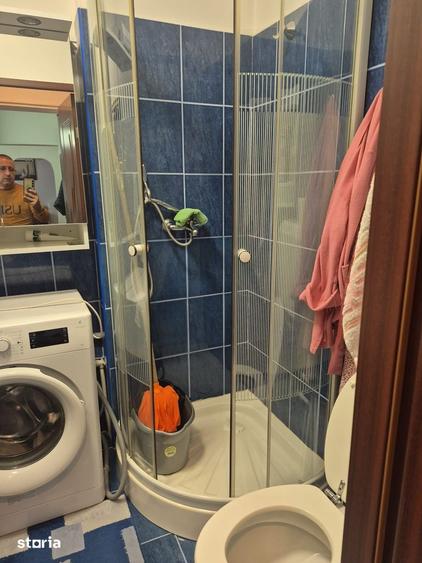 Apartament cu 4 camere semidecomandat în Crângași